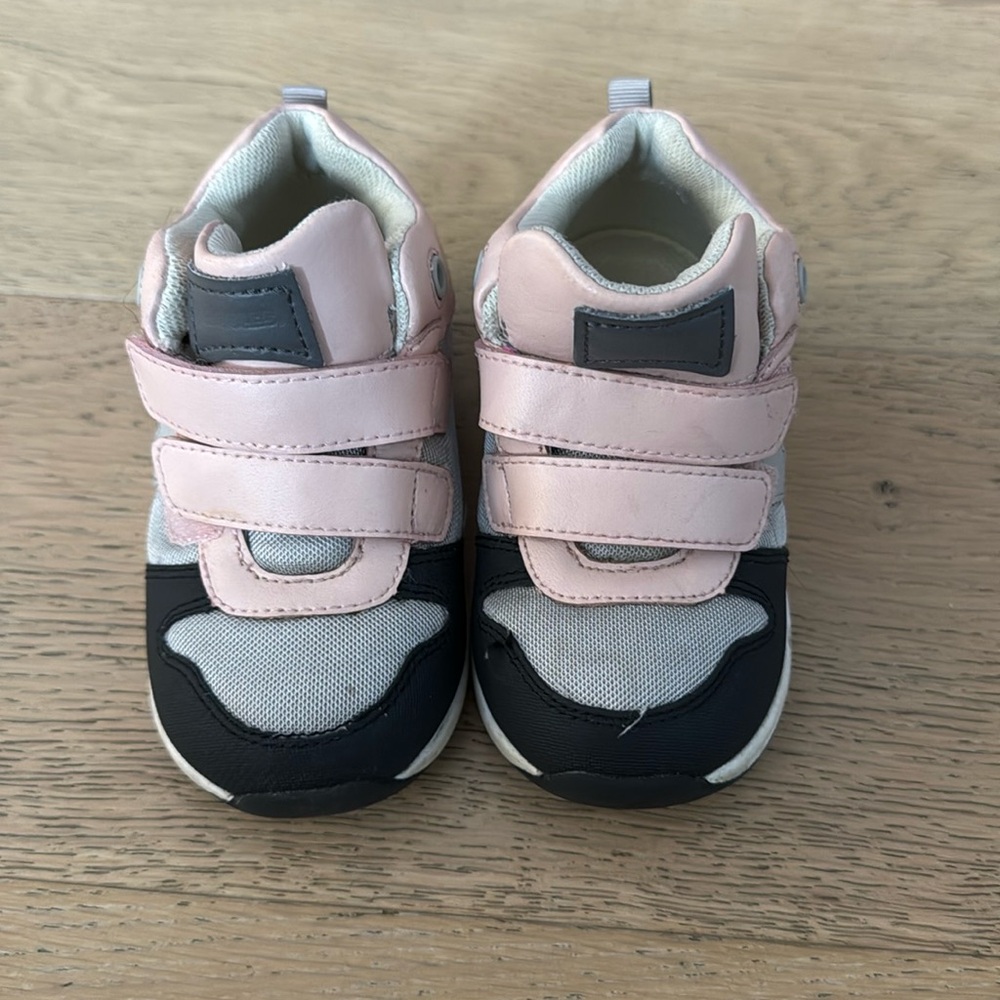 OLD SOLES Kids Velcro Sneaker Size 22 US 6